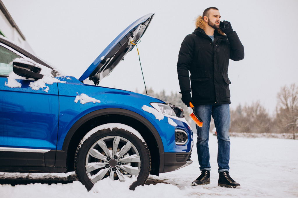 man-standing-by-broken-car-and-calling-for-help.jpg